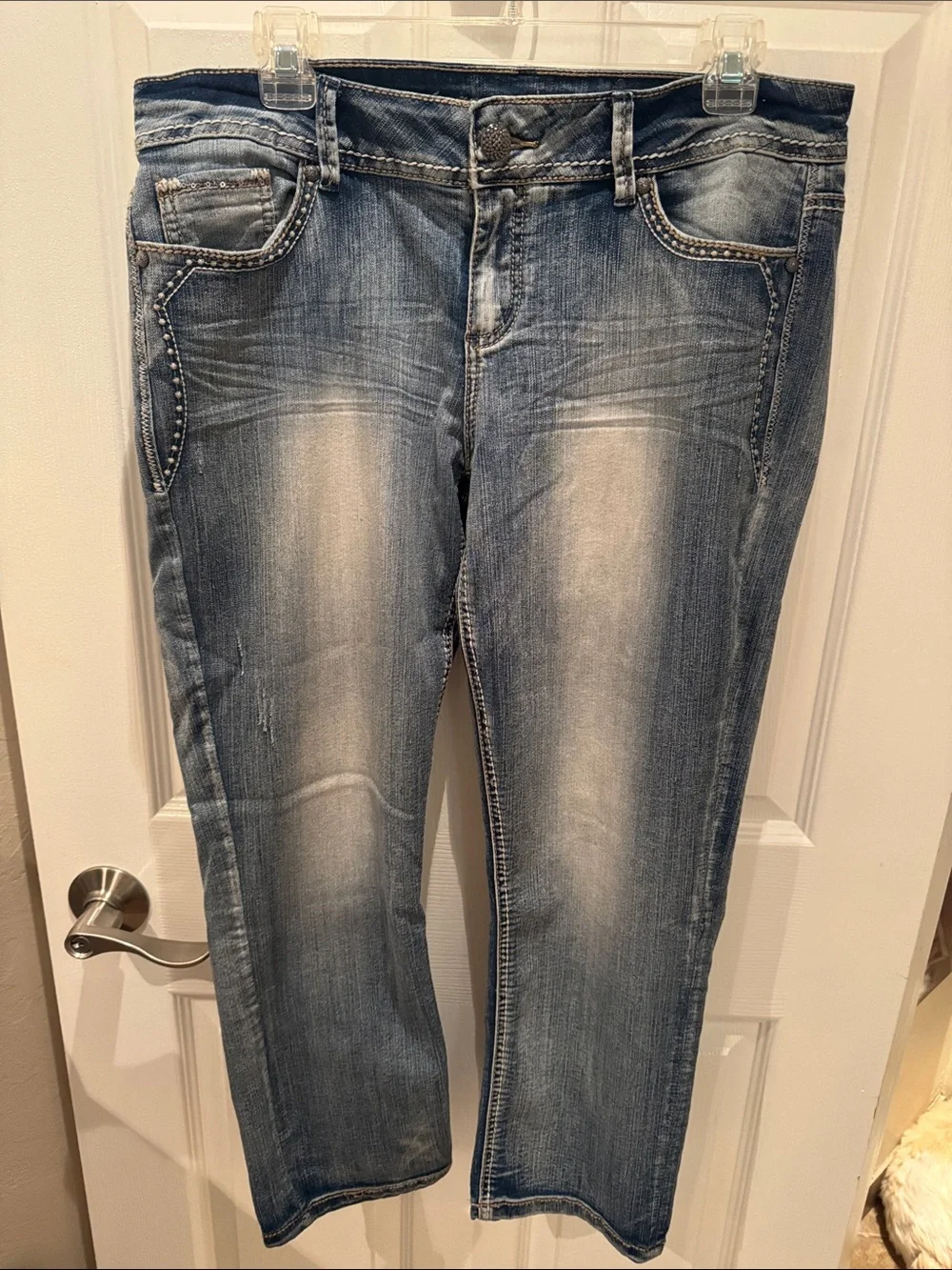 Maurice’s Straight Leg cropped Women’s Jeans in Washed Blue